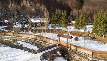 Фото номера Дом с 4 спальнями Лоджи Cabana La Panţiru г. Văleni-Stînişoara 6