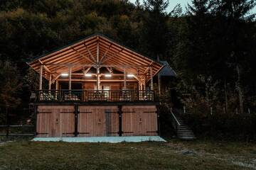 Фотографии Лоджи Cabana La Panţiru г. Văleni-Stînişoara (Румыния) №1 Фото Лоджи Cabana La Panţiru г. Văleni-Stînişoara 1